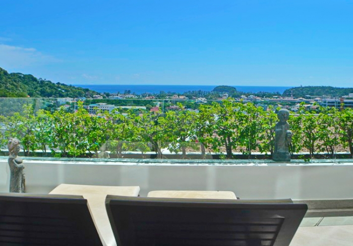 2 BR condo with huge balcony and Jacuzzi with sea view